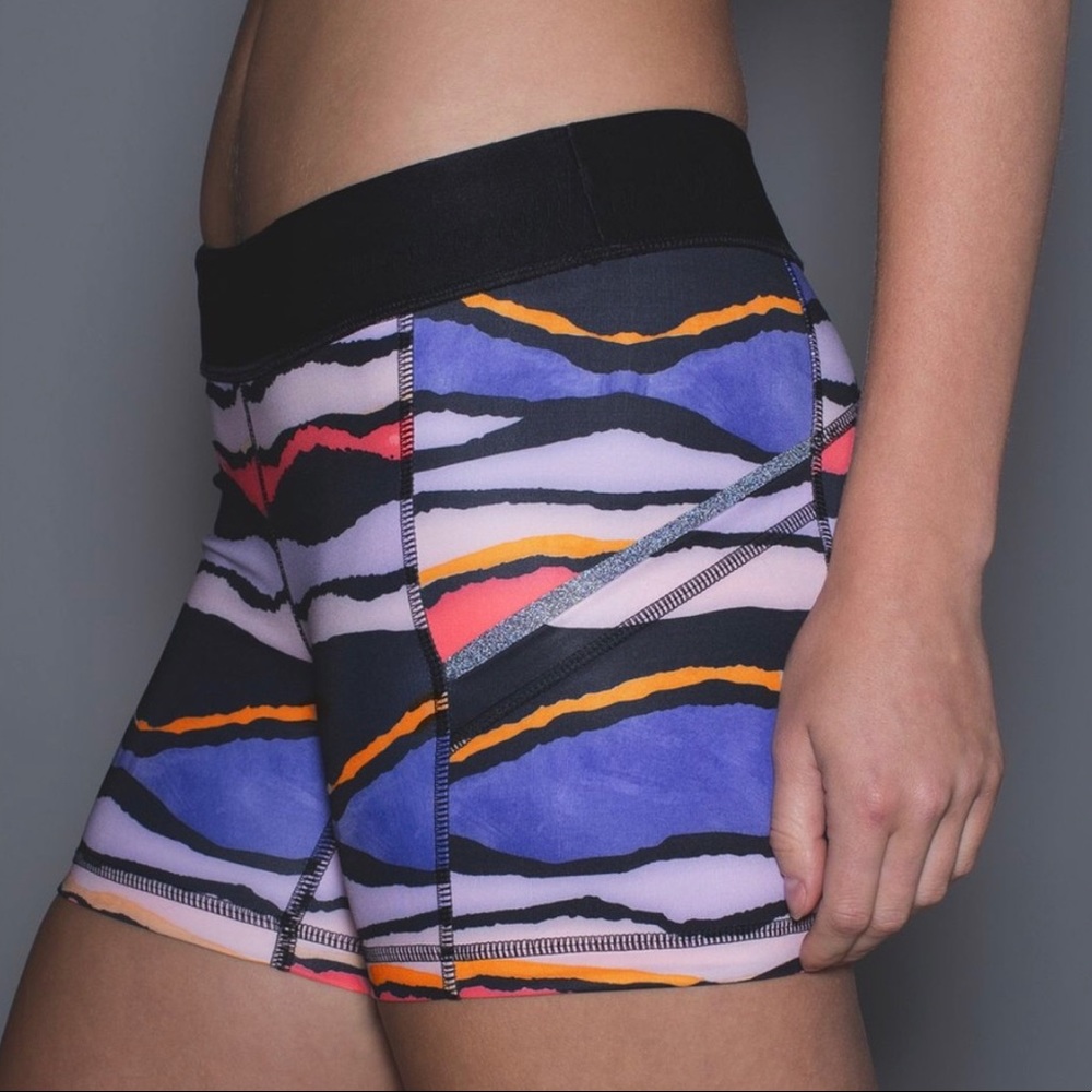 Lululemon What The Sport 4" Bike Short Bleacher Stripe Black Iris Flower Size 4